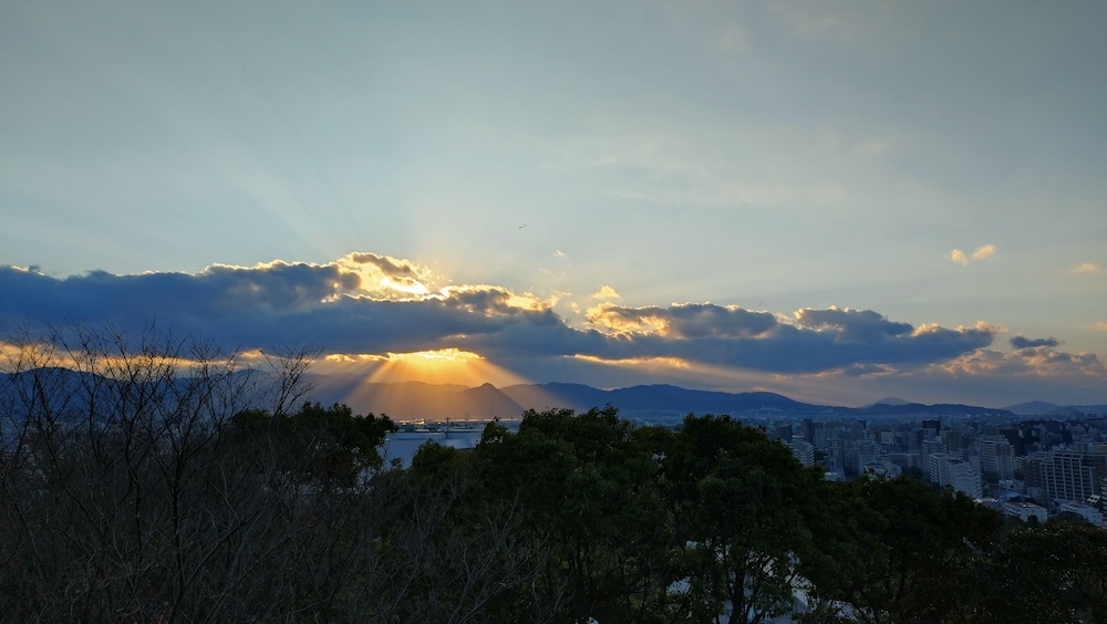 夕焼けと天使のはしご